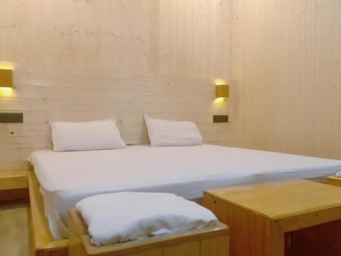 Quarto Deluxe, Kalash, Badrinath