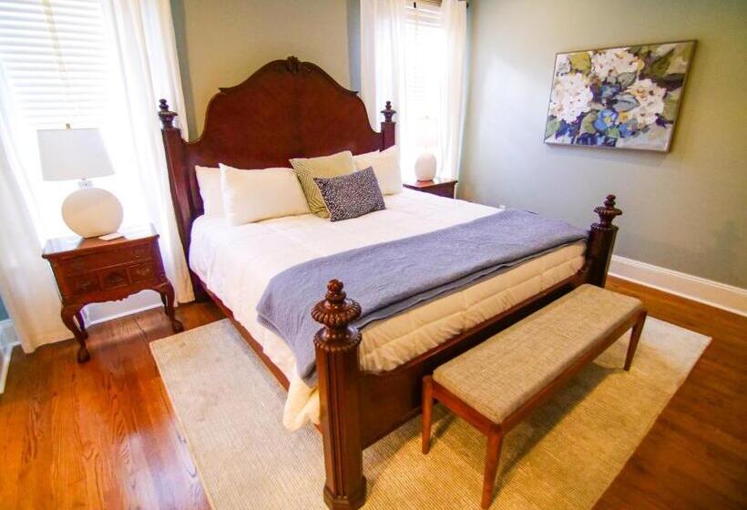 اتاق استاندارد با تخت بزرگ, The Capitol Inn