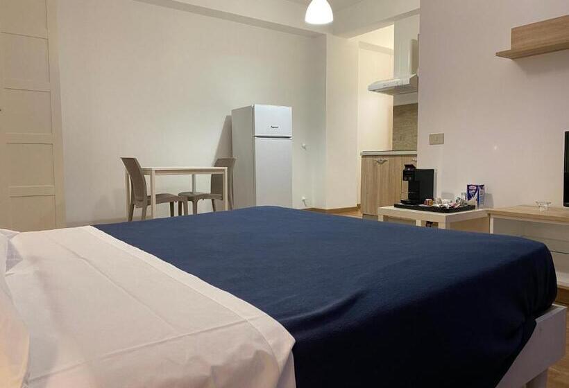 スタンダードスタジオ, Marina Di Petrolo Apartments