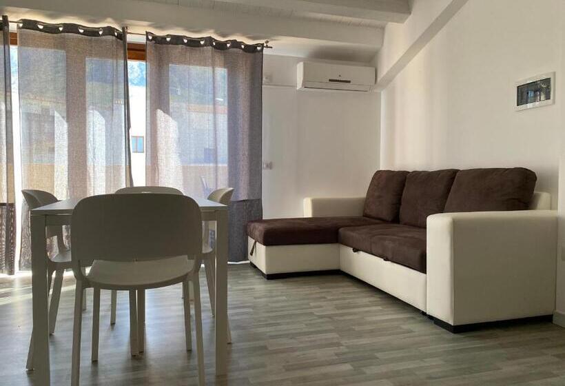 スーペリアスタジオ, Marina Di Petrolo Apartments