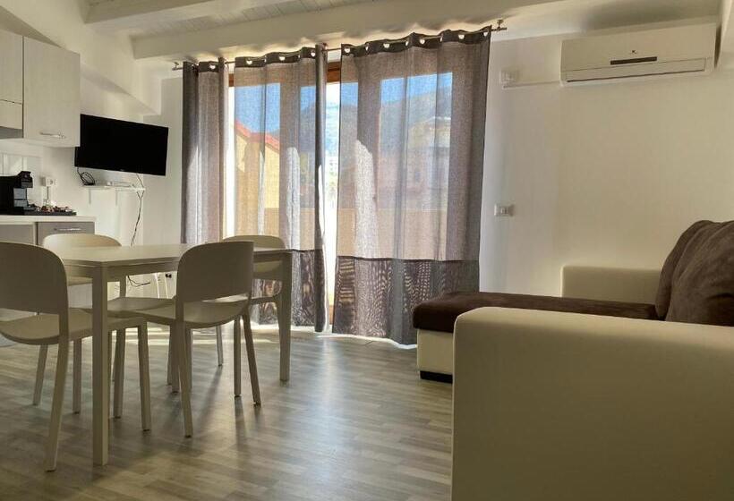 スーペリアスタジオ, Marina Di Petrolo Apartments