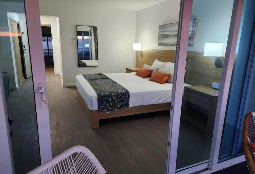 اتاق سوپریور با تخت بزرگ, 39 Jamaica