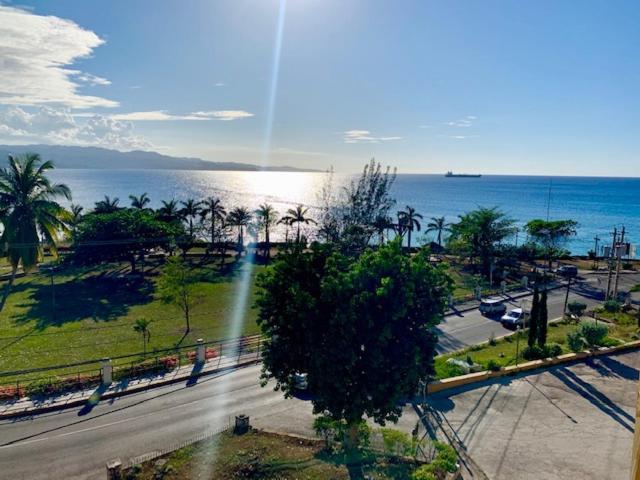 اتاق سوپریور با تخت بزرگ, 39 Jamaica