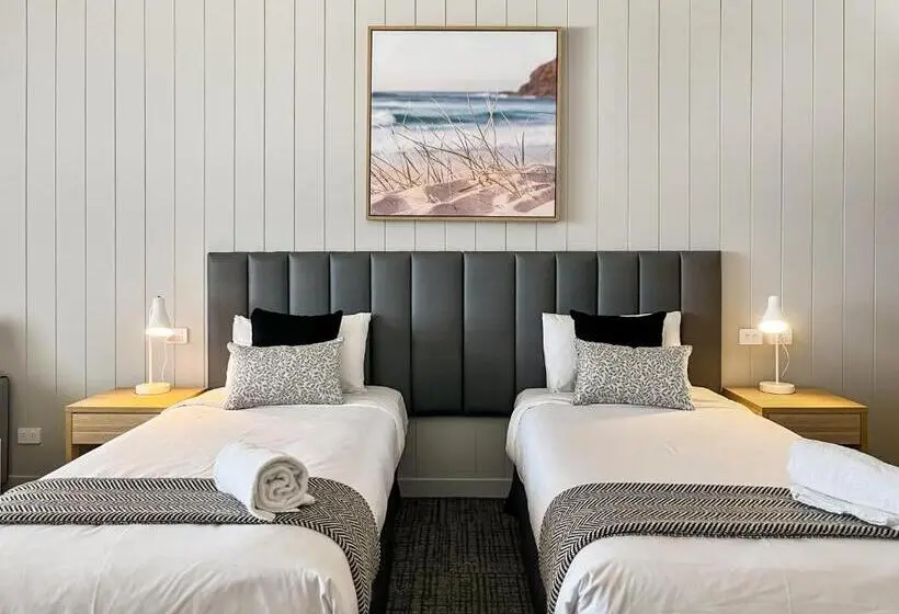 Standard-invahuone, Direct Collective   Bli Bli Suites