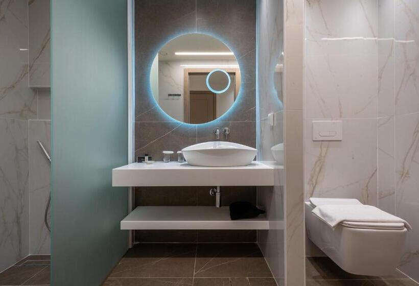 سوییت لوکس, Grand Patelli