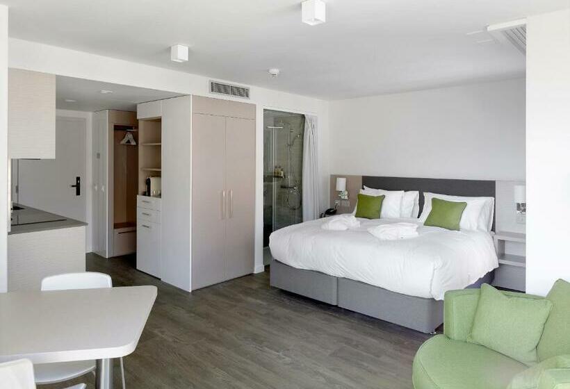 Студия Deluxe, Base Nyon