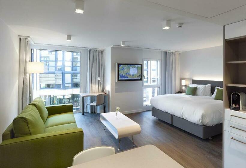 Студио Executive, Base Nyon