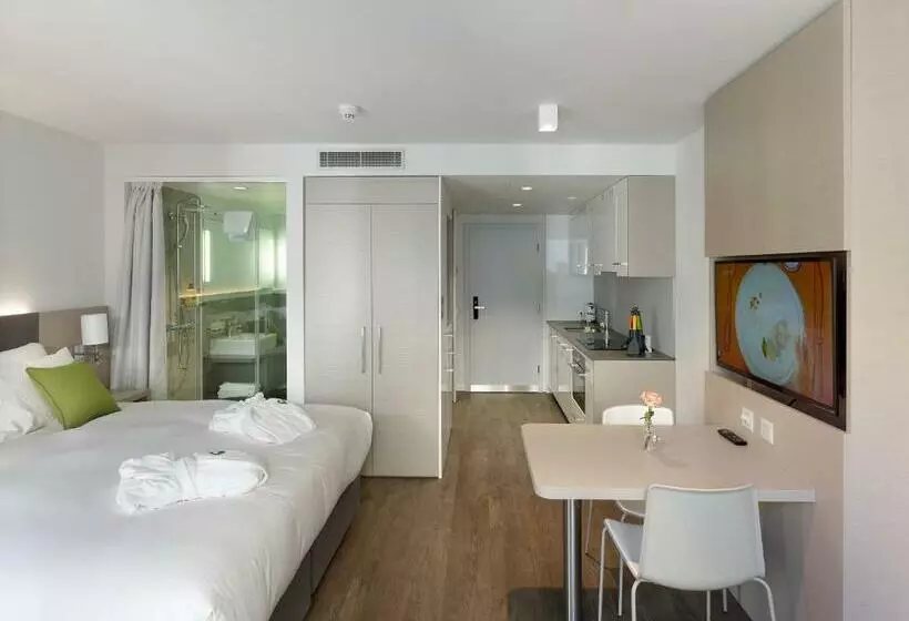 Deluxe-studio, Base Nyon