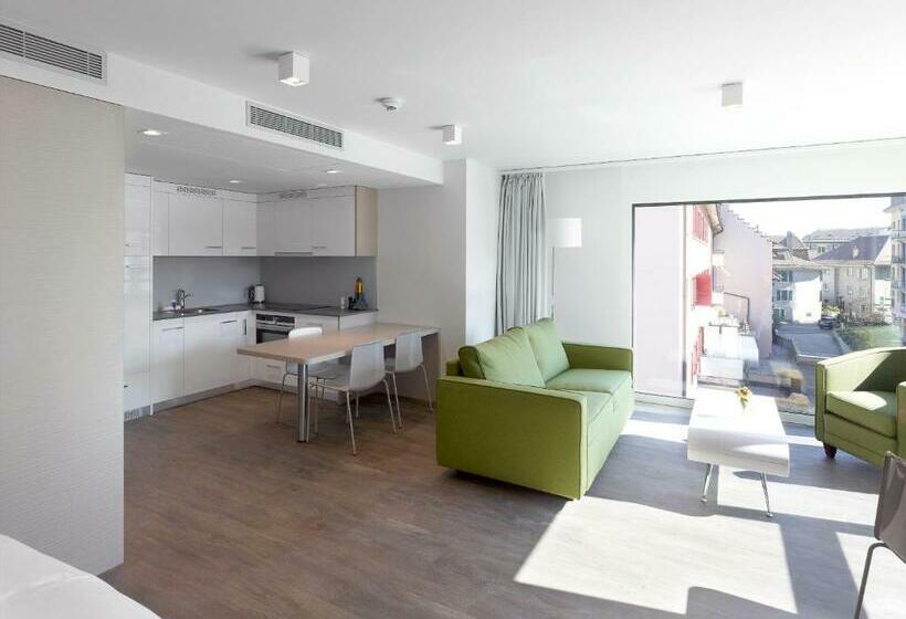 Студио Executive, Base Nyon