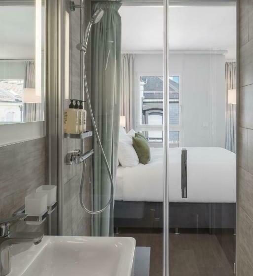 Студия Deluxe, Base Nyon