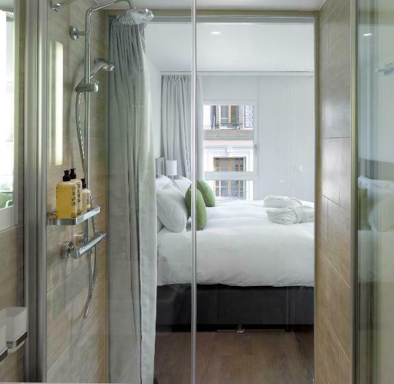 Студия Deluxe, Base Nyon