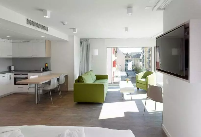 Executive-studio, Base Nyon