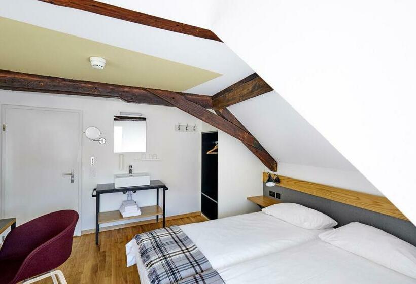 带共用浴室的标准房间, Jakob