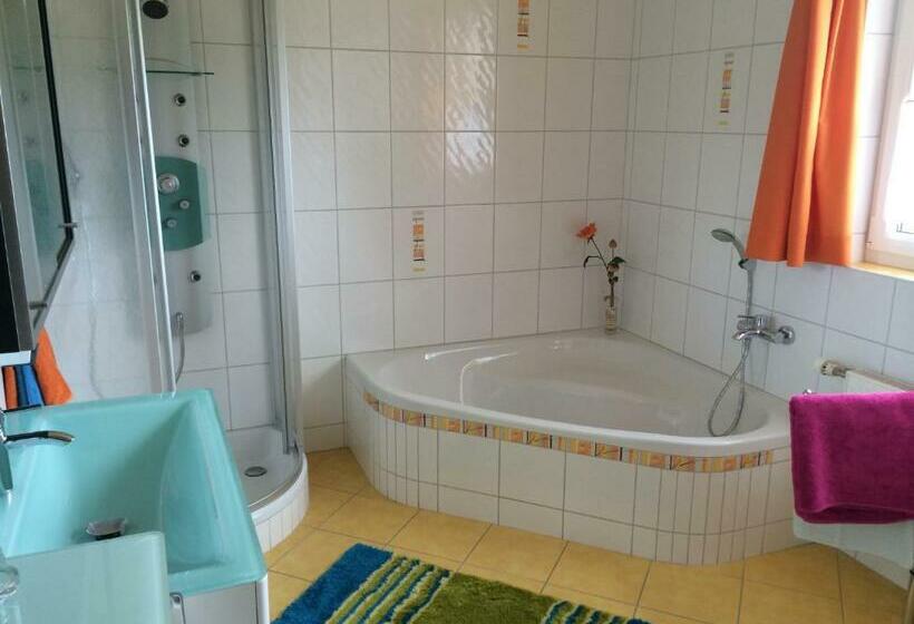 חדר סטנדרט, Wirtshausbrennerei Krenn