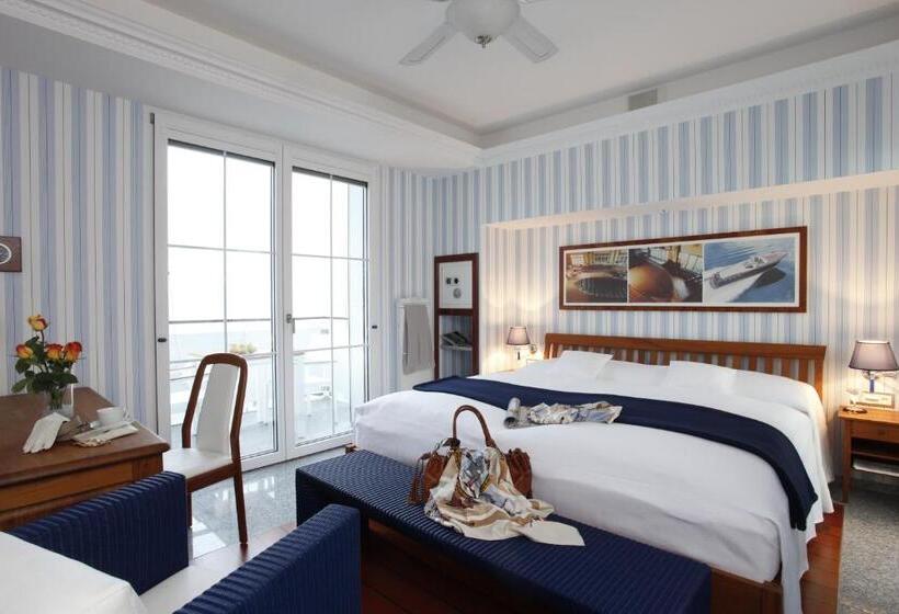 Superior room with lake view, Yachtsport Resort Lago Maggiore