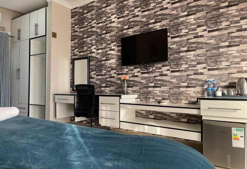 اتاق خانوادگی, The Ace