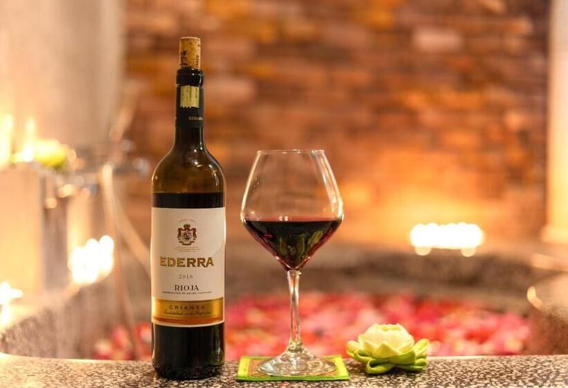 Номер Deluxe, The Five Senses Boutique