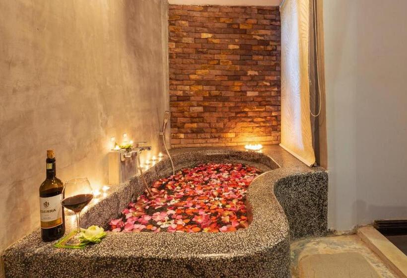 اتاق لوکس, The Five Senses Boutique