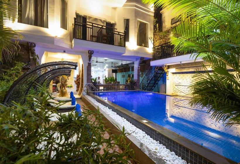 اتاق استاندارد با چشم‌انداز استخر, The Five Senses Boutique