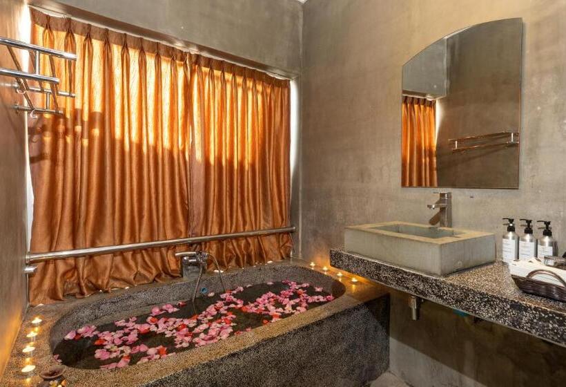 Номер Deluxe, The Five Senses Boutique