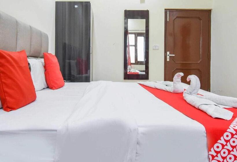 Deluxe Trippelrum, Oyo Hotel Urban Nest