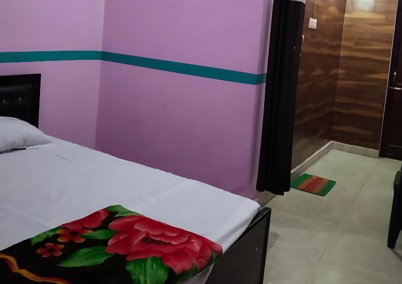 Номер Стандарт, Shriveni Madhav Hotel Near Kalindi Floating Restaurant