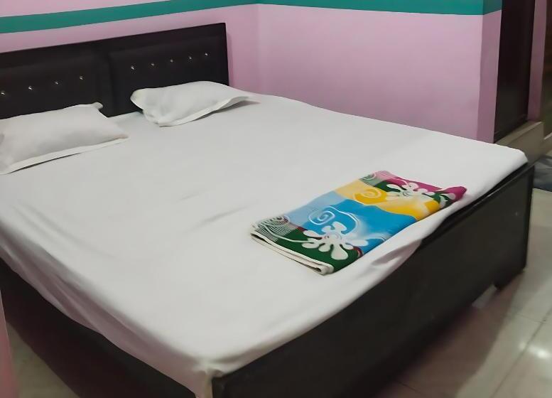 Номер Стандарт, Shriveni Madhav Hotel Near Kalindi Floating Restaurant