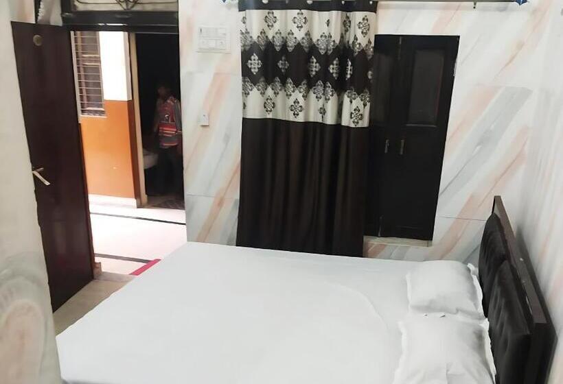 Номер Стандарт, Shriveni Madhav Hotel Near Kalindi Floating Restaurant