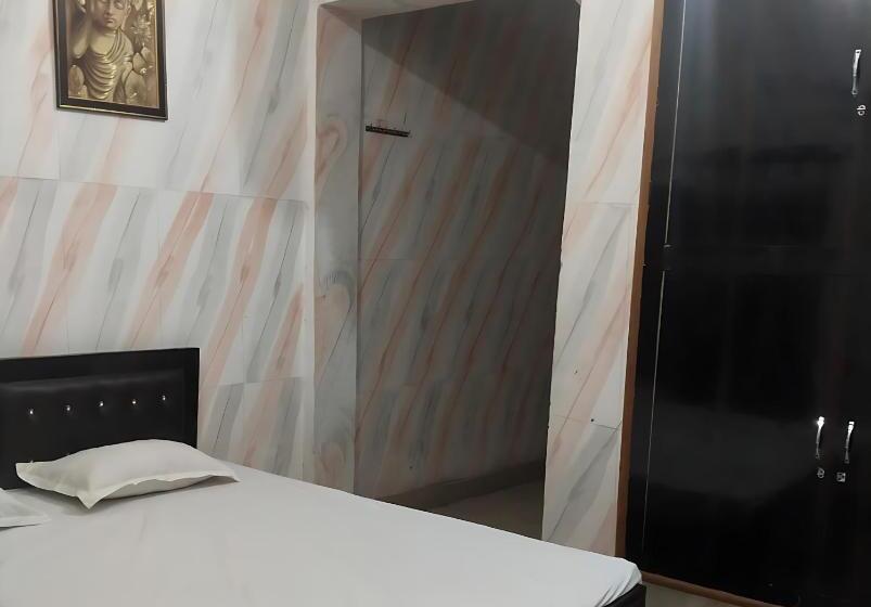 Номер Стандарт, Shriveni Madhav Hotel Near Kalindi Floating Restaurant