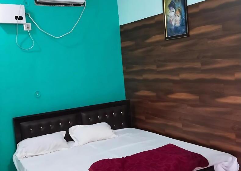 Номер Стандарт, Shriveni Madhav Hotel Near Kalindi Floating Restaurant