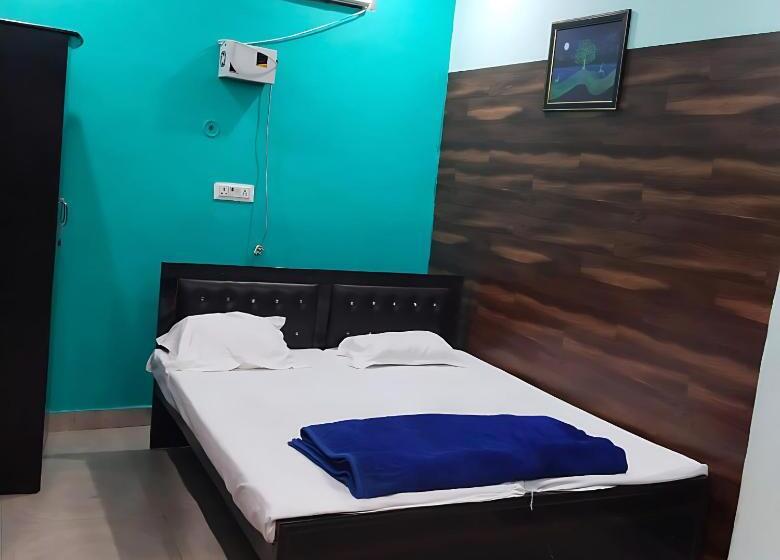 Номер Стандарт, Shriveni Madhav Hotel Near Kalindi Floating Restaurant