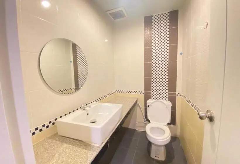 اتاق استاندارد با سرویس بهداشتی مشترک, The Best One Chiang Mai