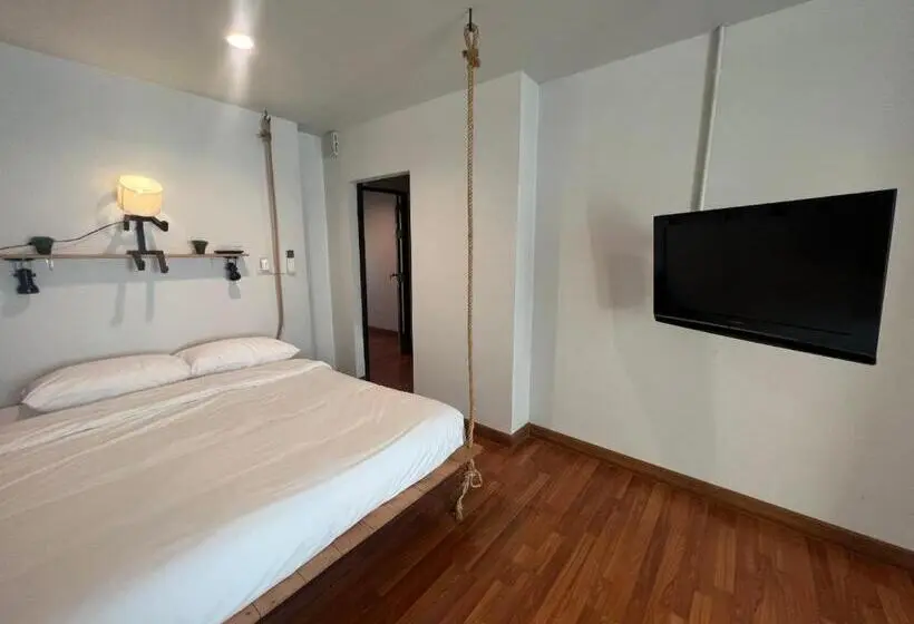 اتاق استاندارد چهار تخته, The Best One Chiang Mai