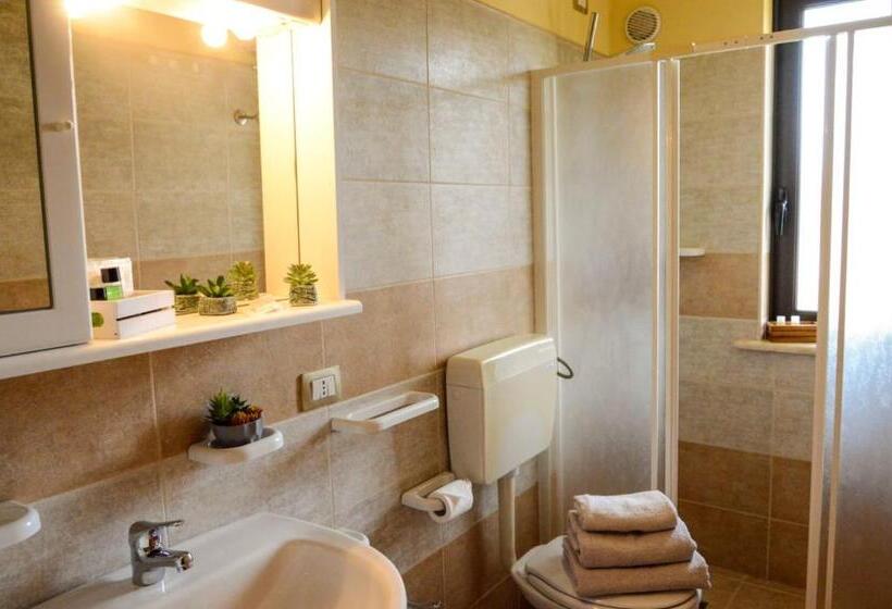 غرفة قياسية رباعية, B&b Sole Luna