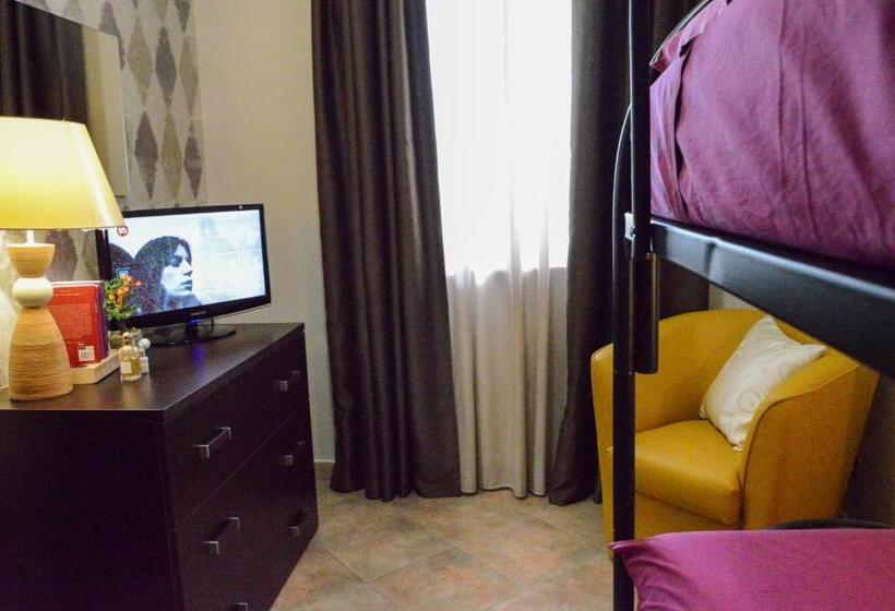 غرفة قياسية رباعية, B&b Sole Luna