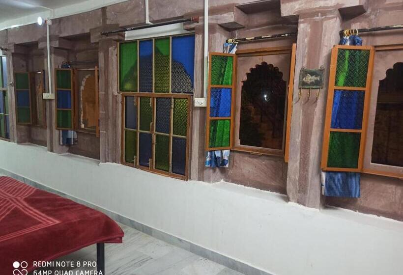 غرفة قياسية رباعية, Shangri La Heritage Haveli