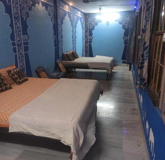 غرفة قياسية رباعية, Shangri La Heritage Haveli