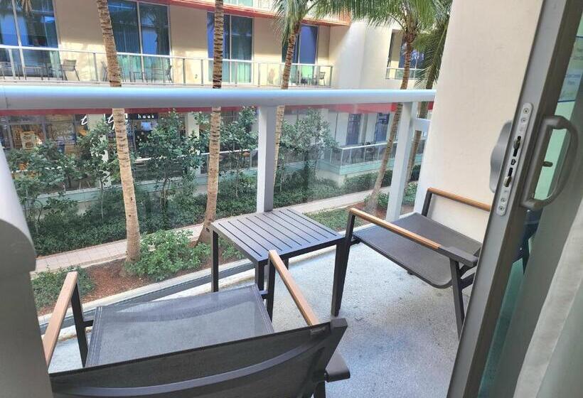 استودیوی استاندارد, Costa Hollywood Beach Studios