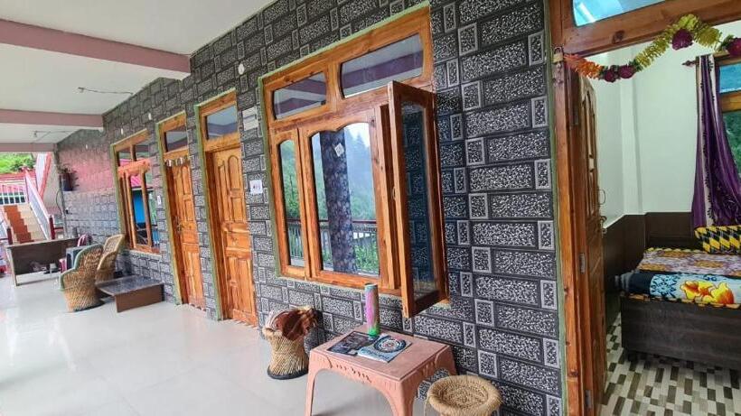 اتاق لوکس با تخت بزرگ, Formosa Hostel&cafe