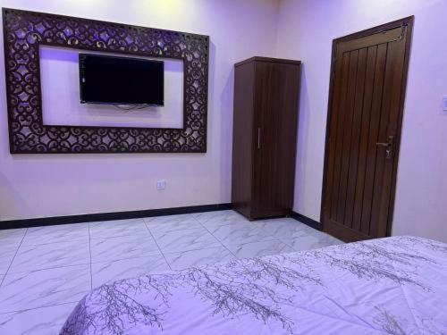 اتاق لوکس, Defence Orchard Dha Karachi