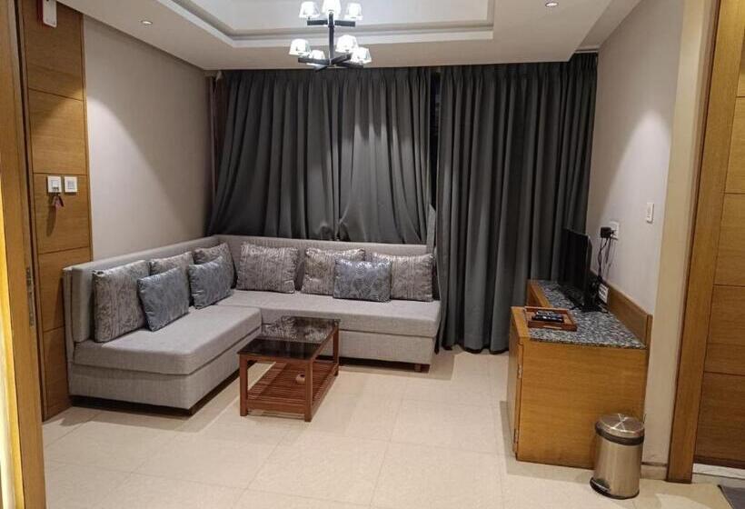 Suite, Mayfair Tower