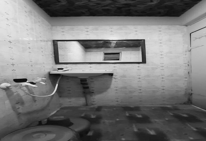 חדר בסיסי לשלושה, Sitaram Palace Shirdi