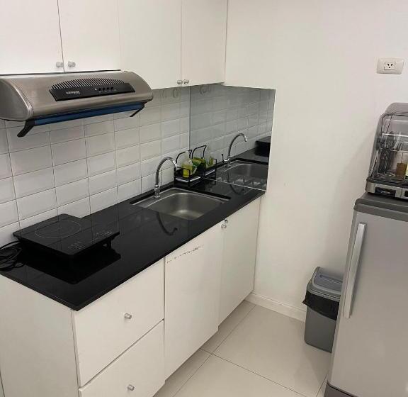 Номер Economy, 1511 Avidatower 4 Atria Iloilo