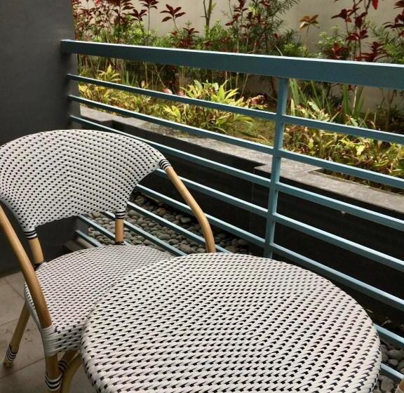 Студио Стандарт с Балконом, 1511 Avidatower 4 Atria Iloilo