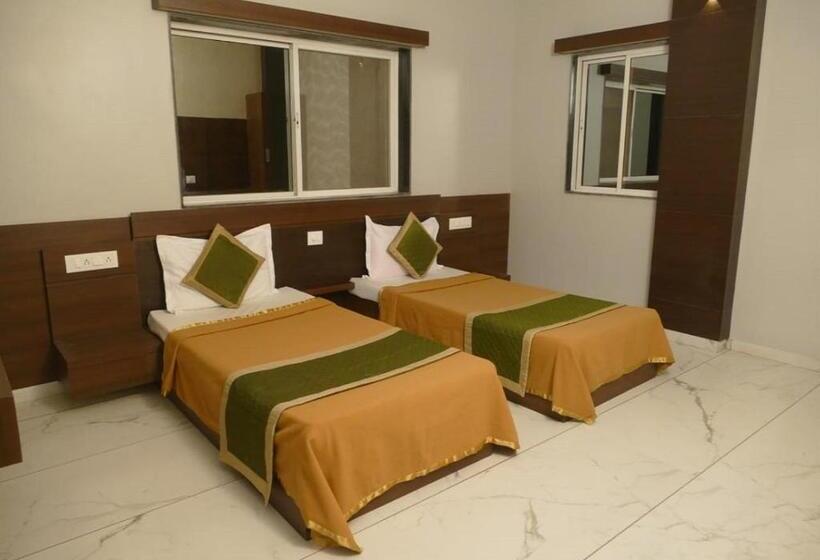 غرفة ديلوكس سرير كينج, Non Ac Richa Hotel Palace Vadodara