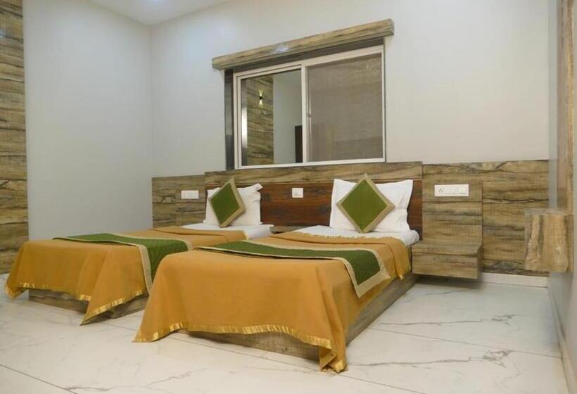 غرفة قياسية ثلاثية, Non Ac Richa Hotel Palace Vadodara