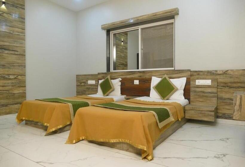 غرفة قياسية ثلاثية, Non Ac Richa Hotel Palace Vadodara