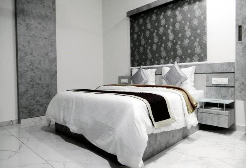 غرفة ديلوكس سرير كينج, Non Ac Richa Hotel Palace Vadodara