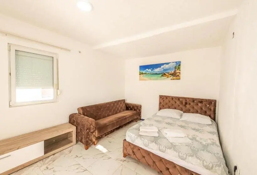 اتاق استاندارد سه تخته با بالکن, Apartmani Medovic