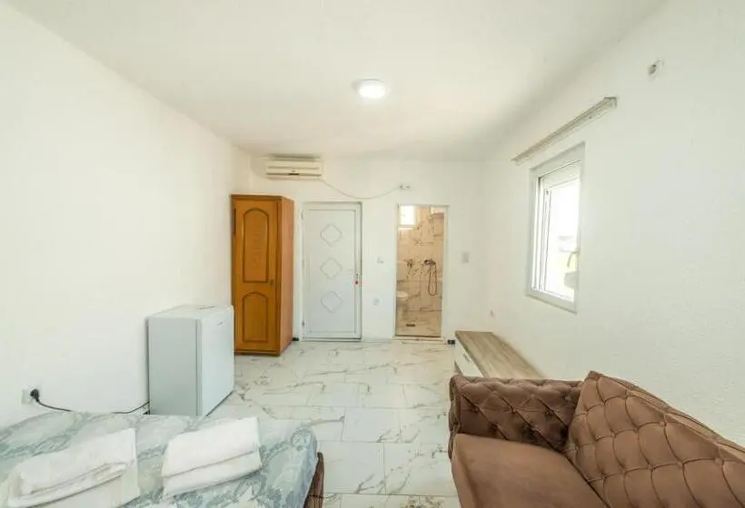 اتاق استاندارد سه تخته با بالکن, Apartmani Medovic